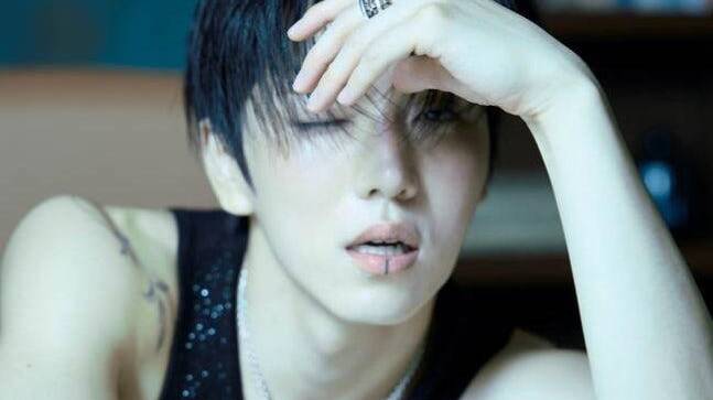 PENTAGON キノ、大胆にセクシーな腹筋を披露！新曲をイメージ