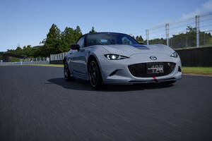 【1時間で2200台売れた!?】匠が味つけした2.0Lエンジン搭載の「マツダ・スピリット・レーシング」謹製「ロードスター」の存在感