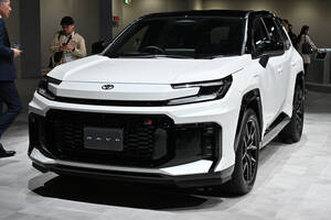 新型「RAV4」の実車を前に「デザインを見て購入を決意」したという声も。検討ユーザーが気になっているのはどんな点？