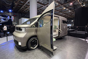 【別にBEVじゃなくていい】次期「ハイエース」は現実解へ。モビリティショーで見えた“働くクルマ”のための、トヨタが選んだリアルな答え