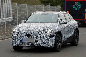 次期型メルセデス・ベンツ「GLA」は電動化で大刷新へ。MMAプラットフォーム採用のプロトタイプを初撮影