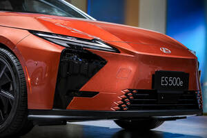 新型「ES」受注開始は年明け以降か。販売店に問い合わせ増も、ネットでは巨大サイズに厳しい声…成功の可否は「LS」の動向次第？