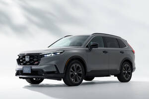 【3年のハンデを覆せるか】新型「CR-V」先行予約開始。ホンダ自慢の走りや使い勝手が魅力。新型ラッシュの激戦区ならではの不安も