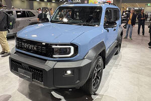 【欲しい人は動け】新型「ランドクルーザーFJ」の最新情報まとめ。400万円台の“手が届く本格クロカン”が誕生し、優先販売がすでに始まっている