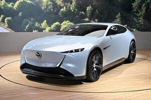 世界初公開の「ビジョンクロスクーペ」はマツダにとって“デザインの御神体”だった？ 歴代コンセプトの果たした役割とは