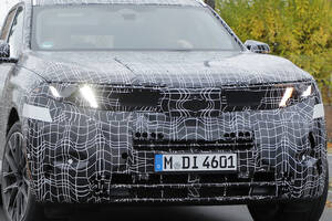 新型BMW次期「X5」の最新スパイショットを入手！ 「ノイエクラッセ」デザインと最新のインテリアが見え隠れ