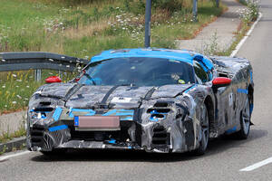 【スクープ】フェラーリ「SF90 ストラダーレ」後継モデルが姿を現す。見えてきた進化の片鱗とは？