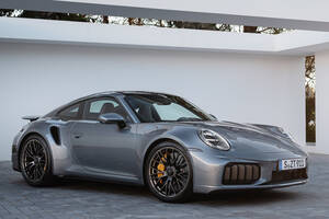 【このハイブリッドは只者ではない】最高速322km＆ニュル14秒短縮。新型「911ターボS」史上最強スペックで登場…価格は3635から