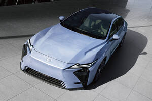 【全長5m超え】新型「ES」が大型化＆デザイン激変のわけは、米国と中国のマーケット変化。「LS」との関係はどうなる？