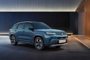スズキがインド発の新型SUV「ビクトリス」発表。「WR-V」級ボディにストロングハイブリッド搭載＆豪華装備で日本導入もありそう