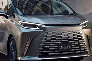 【オラオラ系頂上決戦】レクサス「LM」と「ヴェルファイアPHEV」。1000万円超の高級ミニバンを選ぶのはどんな人？ 