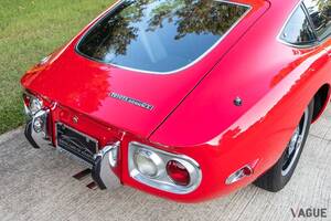 すべての日本車の中で「もっとも美しい」スーパーカー！ 真っ赤なトヨタ2000GTを米国で発見 希少な左ハンドル車の価値とは