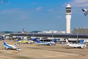 「圧倒的な存在感」中部空港に”珍飛行機”降臨でSNS騒然！ 「こんなん飛ぶのがすげぇよ」「車輪どんだけ?」