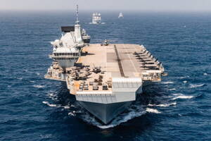 来日まもなく「イギリス空母艦隊」圧巻の陣容を公開！ 「原潜もいるぞ」4年前いなかった軍艦ズラリ