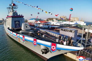 まさか対馬海峡を通る？ 北朝鮮オリジナルの大型駆逐艦が進水！ 超音速ミサイル＆弾道ミサイル発射可能は本当か