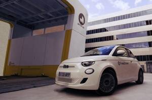 わずか5分でフル充電　フィアット、バッテリー交換技術の実証実験を開始　市販車への導入も視野