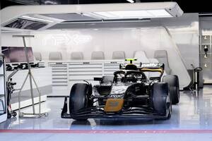 映画『F1／エフワン』ピットクルー演じた女性が明かす役作り。実際のピット作業にも挑戦「他チームと同じくらいの速さでしたよ！」
