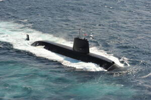 海自と米海軍の潜水艦が並んだ！  房総半島の沖合で「貴重な光景」が実現 同じ潜水艦でも全く違う!?