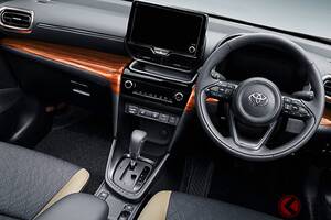 約205万円から！ トヨタ最新「コンパクトSUV」がスゴイ！ 全長4.1m“ちょうどいい”ボディ×「レトロ仕様」な豪華内装！ 高級感漂う“昭和感”サイコーな「ヤリス クロス」のコーディネートとは？