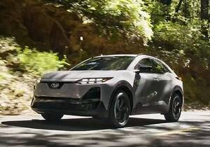 スバル、クロスオーバーSUVタイプの新型EV「アンチャーテッド」を世界初公開　米国市場へ2026年初頭に投入