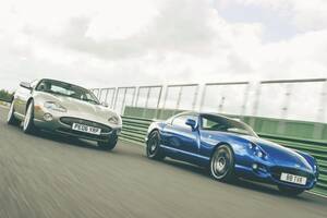 フェラーリなら他社エンジンはありえない　TVRサーブラウ & ジャガーXKR（1）　英国製V8の世界