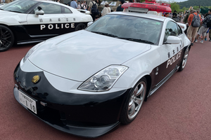 「フェアレディZ」のパトカー！ これカッコよすぎでは？  栃木県警の「スーパーパトカー」はZ33 NISMO仕様だった。