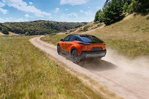 スバルが米で公開の新型SUV「アンチャーテッド」に日本のユーザーはどう反応？ 走行性能に高い期待も、デザインとBEV化は否定的