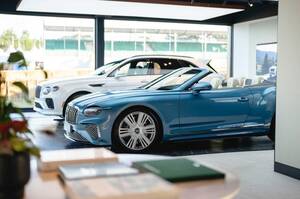 ベントレー、エンジン車生産継続へ　全車EV化から方針転換　ポルシェと足並み揃える