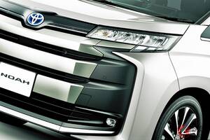 トヨタの「新“3列・7人乗り”ミニバン」に注目！ ド迫力顔×全長4.7m級の「ちょうどイイサイズ」！ “サラッと”実施した「ヴォクシー一部改良」どこが変わった？