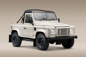 究極のリビルドが施された、初代ディフェンダーが2台限定で復活【CLASSIC DEFENDER V8 MUROMACHI EDITION】