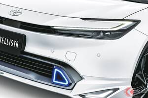 トヨタ「最新プリウス」がスゴい！ 青く光る「おにぎり型イルミ」＆ダイナミックなエアロがカッコいい！ 強烈インパクトの「モデリスタカスタム」とは！