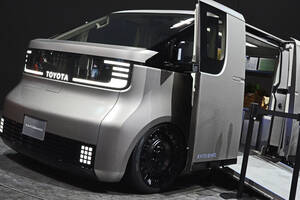 こんなハイエースやタウンエースがあれば誰でも配送業務に従事できる！　トヨタ＆ダイハツの未来の働くクルマ群の目指すところが激熱だった【ジャパンモビリティショー2025】