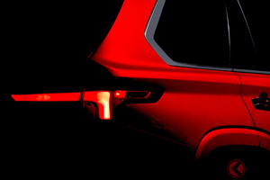 全長5m超えトヨタ新型「セコイア」登場か 赤いボディを初公開！ 「もうすぐ何か大きなことが起こる」謎のメッセージを米で投稿