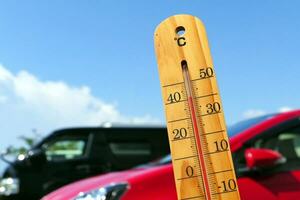 真夏日続々！　エアコンが効いた車内も「危険」 いま備えたい猛暑のクルマ熱中症対策 3選