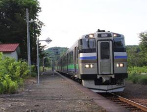 JR函館本線、2つの駅を廃止へ その全貌は？ 「新幹線駅の隣の閑散駅」など…利用者数は「こんな少ないの…？」