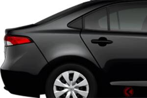 約249万円！ トヨタ最新・最安「“4WD”セダン」が凄い！ 全長4.5m未満のちょうどいいボディ×「リッター28キロ超え」の低燃費が魅力！ 安全性＆利便性もバッチリの「カローラX」四駆仕様とは？