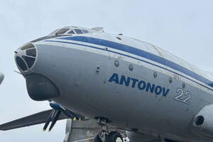 ロシアで墜落の「世界最大のプロペラ機」どんな機体？ サイズも形状もまさに“怪鳥”…圧倒的すぎるその能力とは