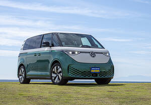 【気になるクルマ_2025】誰もを笑顔にする「VW ID.Buzz」と最新の欧州テーストを伝える「プジョー3008」「アルファロメオ・ジュニア」の新鮮度をズバリ評価