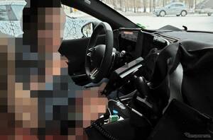 内部をついに激写！『GT 4ドアクーペ』後継としてメルセデスAMGが開発するモンスターの姿
