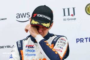 「深夜にカートを積んで連れて行ってくれた」家族の苦労を想い涙。フラガが初優勝の週末に得た自信