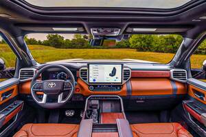 トヨタ新「“8人乗り”SUV」が話題に！ 430馬力超えの「高性能モデル」に熱望の声！ カクカクデザインも超カッコイイ米国の「セコイア」に反響多数