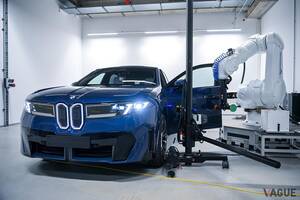 小さなタテ型キドニーグリルが新しい！ BMW新型「iX3」まもなく生産開始 “ノイエ・クラッセ”第1弾モデルってどんなクルマ？