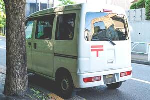 「業界の恥さらし」 日本郵便の「トラック→軽バン代替」が配送崩壊を招く根本理由！ 物流ジャーナリストが警告する
