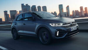 フォルクスワーゲンのクロスオーバーSUV「T-Roc R」に限定モデル「Black Style Performance」が登場