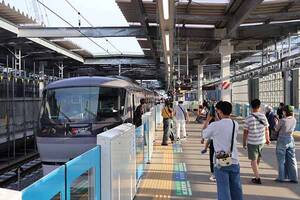 「乗り場が変わりましたよ」 西武の“新ジャンクション駅”ついに稼働開始！ 東村山駅高架化まず一歩、渋滞緩和はまだ早い？