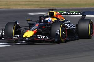 フェルスタッペンはやはり来季メルセデスへ？　F1イギリスGP初日のパフォーマンスに不満「かなり悪い1日だった」