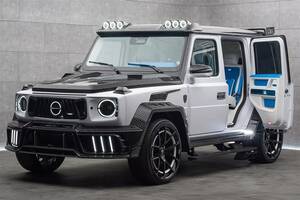 マットホワイトで抑えたつもりのマンソリー版「Gクラス」“モロ目立ちカーボンパーツ”で結局いつも通りの濃い仕上がりに