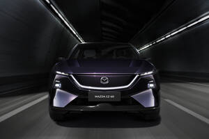 中国専売EV第２弾はクロスオーバーSUV！　スポーティなクーペ風スタイリングがマツダらしい「EZ-60」を上海モータショーで発表