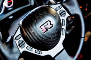 【英国】全長4.1mで600馬力！ 日産「超“コンパクト”GT-R」あった!? 「V6ツインターボ」×高性能4WD！ ホントに売ってた4ドア“スーパースポーツSUV”「ジュークR」はもはや伝説