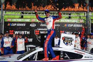失意の“失格処分”から不死鳥の復活“撃”。ロガーノが起死回生の今季初勝利／NASCAR第11戦